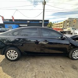 ✅2019-2024 KIA FORTE CAR FOR PARTS ONLY ENGINE AND TRANSMISSION  WITH 35K MILES RUNNING GOOD ✅