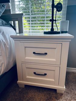 Universal Broadmoore White 2-Drawer Nightstand with Power and USB