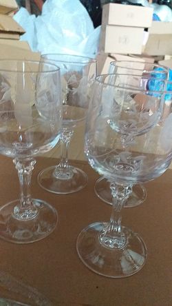 Set de 4 copas princess usadas pero buenas condiciones 25