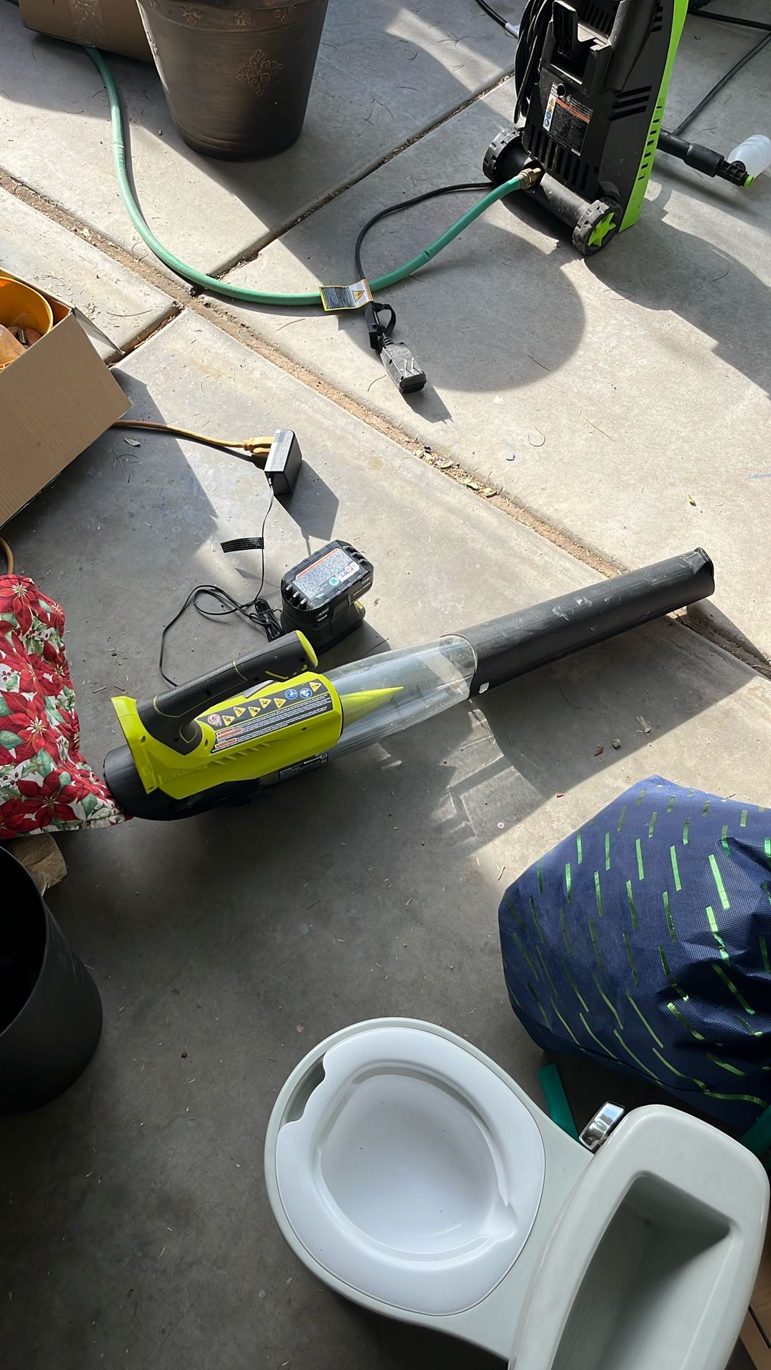 Electric Leaf Blower.