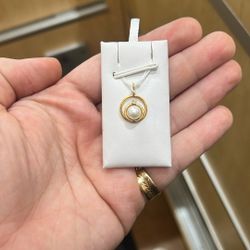Gold Pearl Pendant With Diamond 