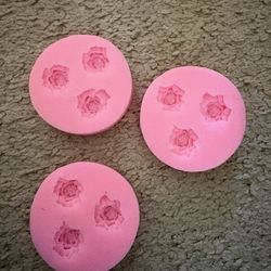 silicone mold designed for crafting Used for making soap , candles, and  creating small ornaments, pendants, or jewelry from resin.  There are differe