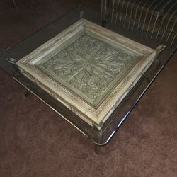 GLASS COFFE TABLE