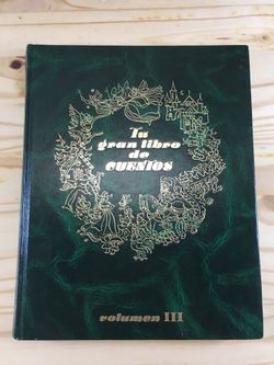 Tu gran libro de cuentos Volumen III - Green Hardcover Storybook En Español
