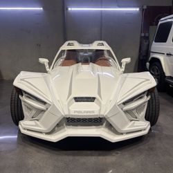 POLARIS SLINGSHOT GRAND TOURING 