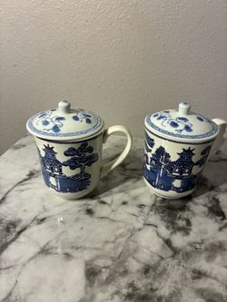 Blue Willow Porcelain Tea Mugs with Lids, Set of 2
