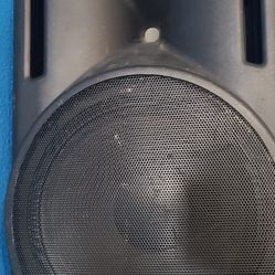 Behringer 15 INCH POWERED SPEAKER
