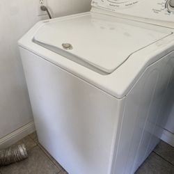 Maytag Washer. Top Load. Works Good!