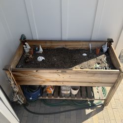 Wood Planter Box – Great Condition