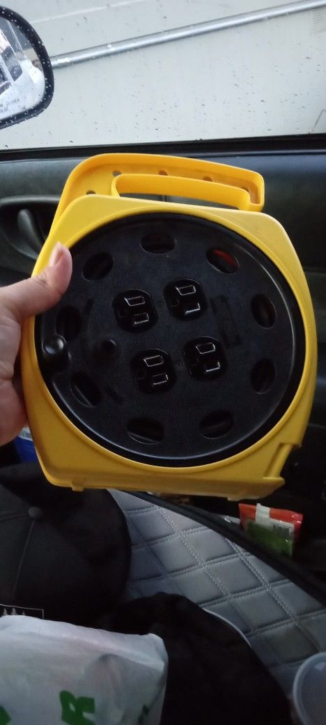 Extension Reel Cord 25 Fts 4 Outlets Connection