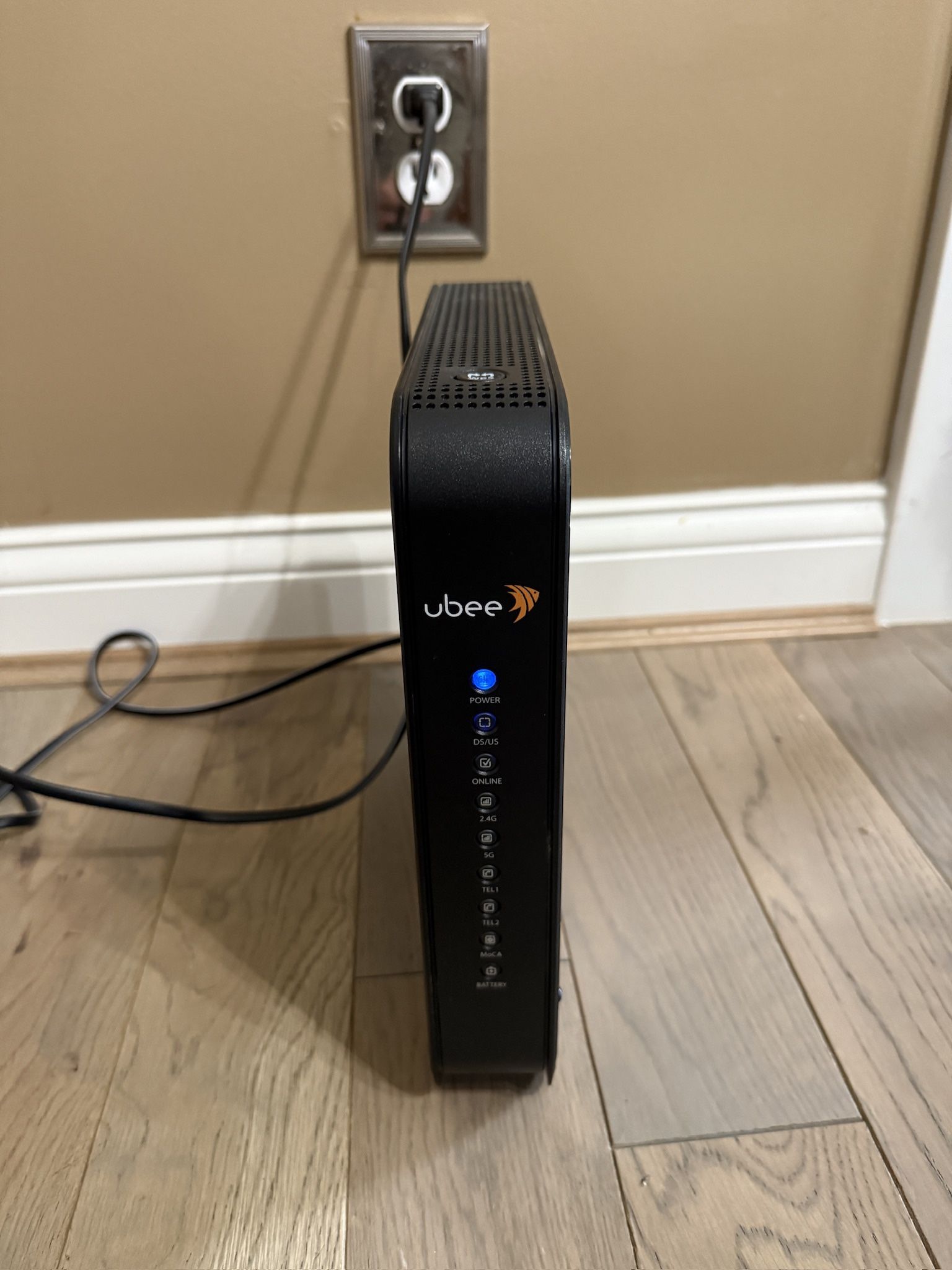 Ubee DVW32CB Advanced Wireless Voice Gateway Modem and Router WiFi Internet