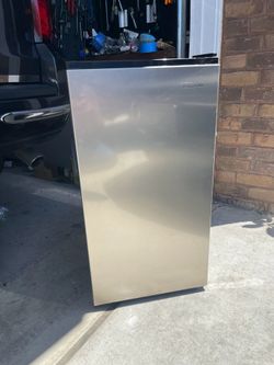 Mini fridge