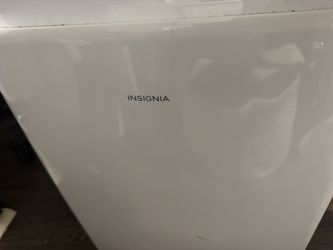Insignia™ - 250 Sq. Ft. Portable Air Conditioner - White