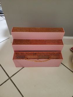 LOL DOLL ACCESSORIES STORAGE  CASE AND STAND