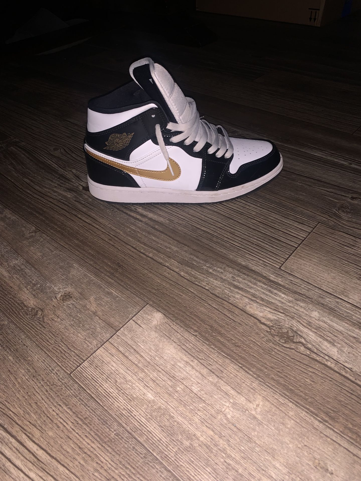 Air Jordan 1 Mid SE
