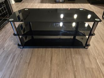 Glass 3-shelf coffee table / TV Stand / Console