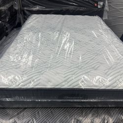 FULL SIZE SIMMONS BEAUTYREST PRESSURESMART MATTRESS & BOX SPRING BED SET