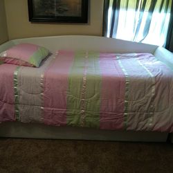 Twin size girls bed set