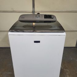 2021 Maytag Smart Washer (Delivery Available)