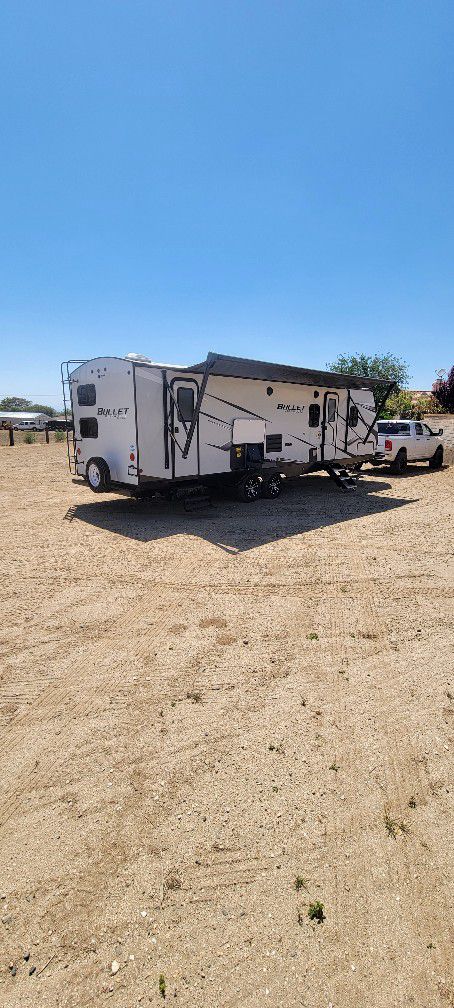 travel trailer camper with bunkbeds & a HUGE SLIDEOUT. LIKE BRAND NEW!