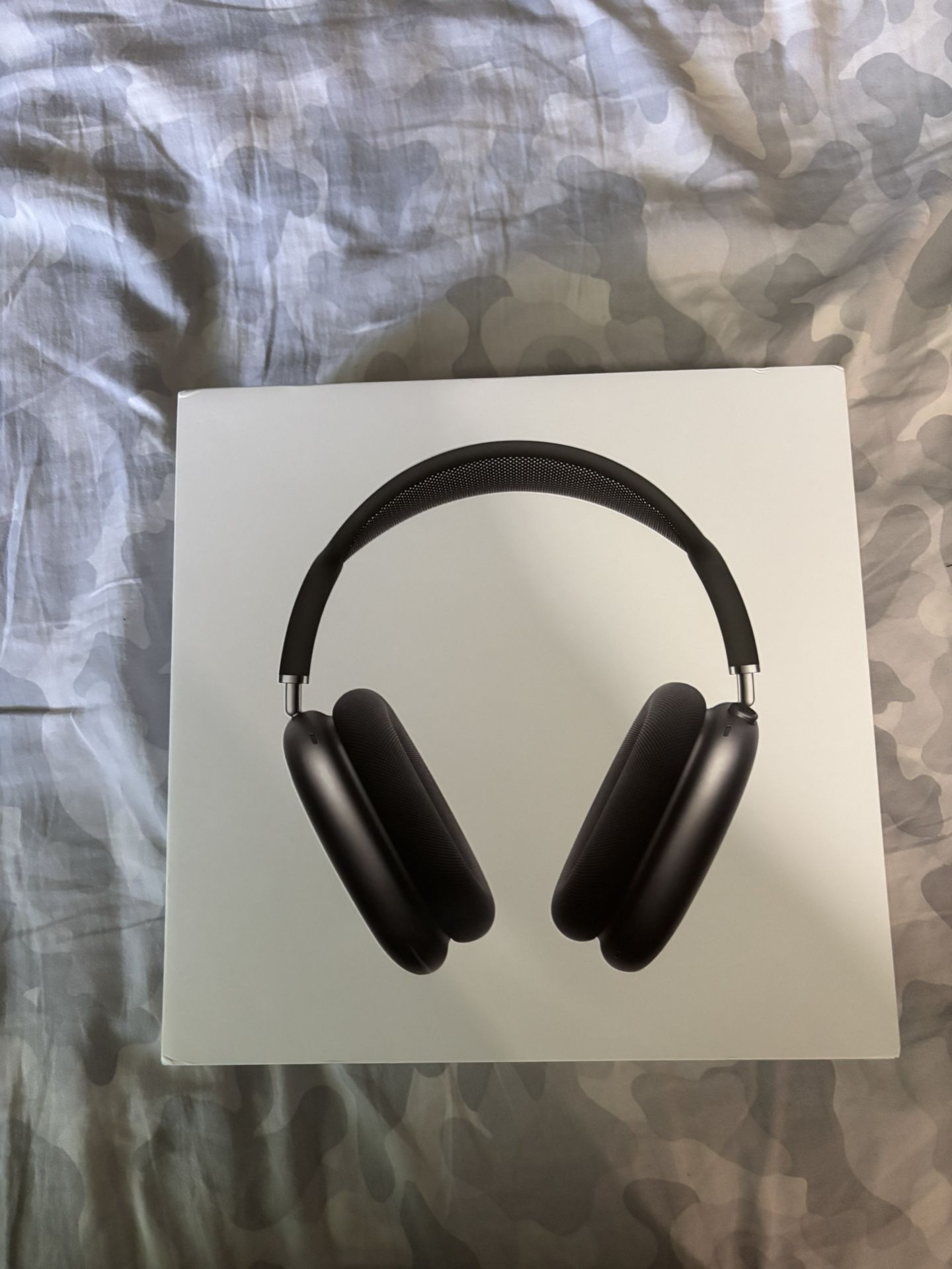AirPods Max's First Gen 