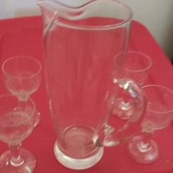 Vintage glass pitcher with 4 drinking glasses nice set
