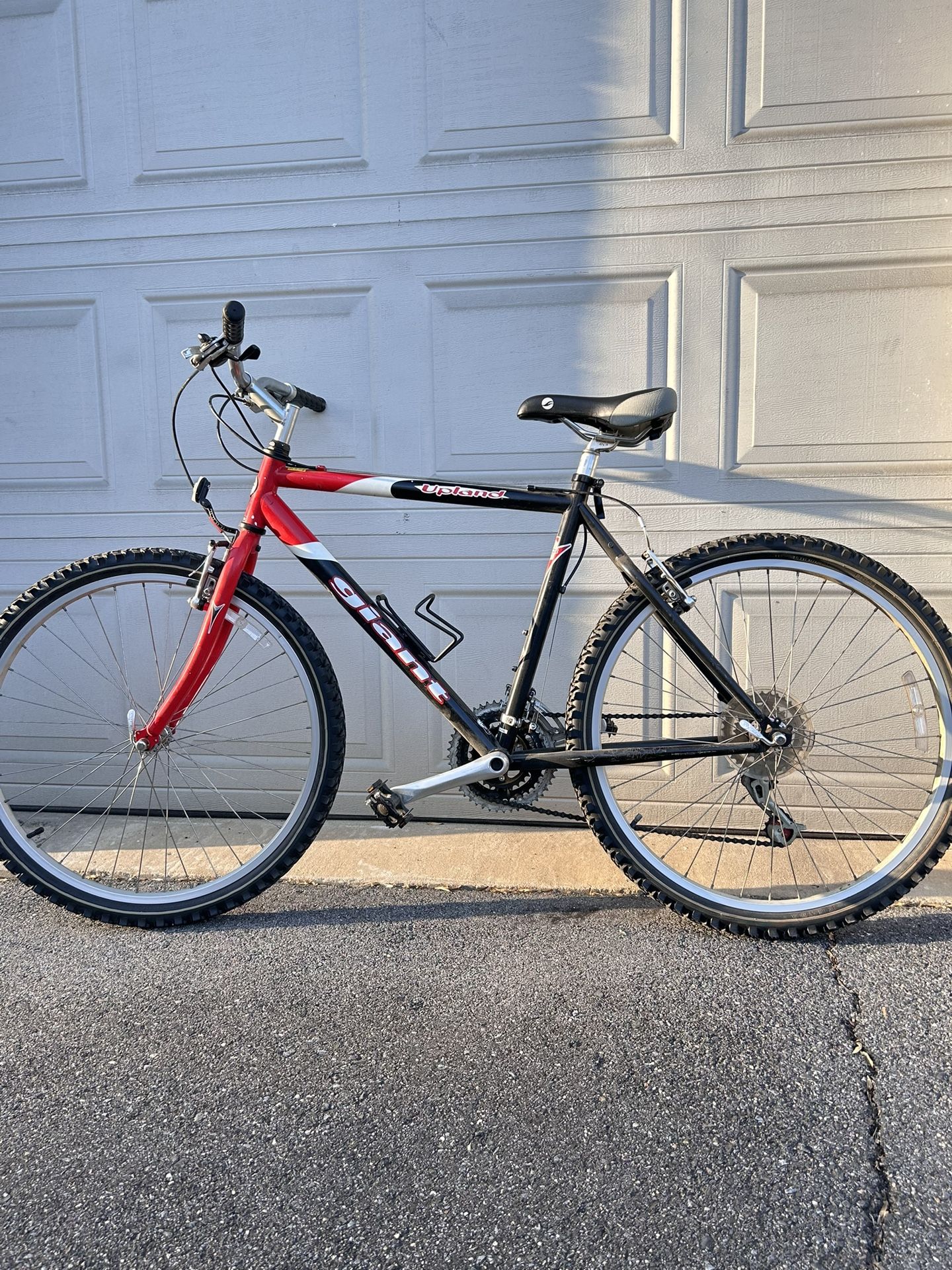 Giant Upland Mountain Bike 26”, Red Black, 19.5 Frame