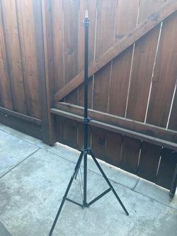 Light tripod
