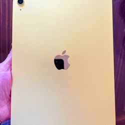 BUNDLE : iPad A16 11th Gen 128GB + Pencil + Logitech Keyboard + Charger/cable