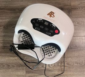 Ashley Black feet massage pod
