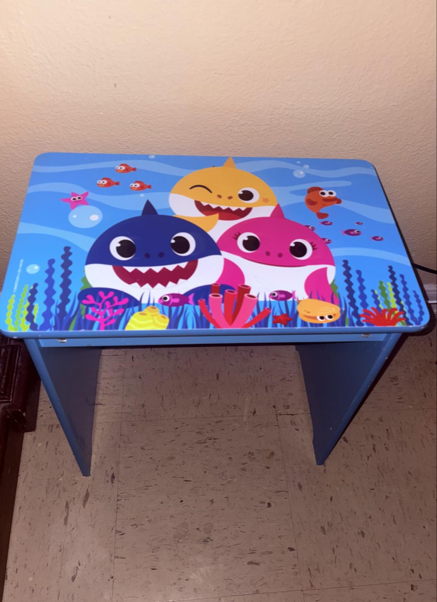 Baby Shark Table 