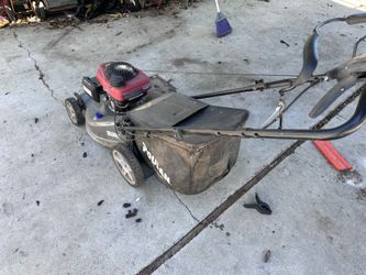Poulan Push Lawn Mower w/ Reliable Honda Engine & Bag – Runs Great!