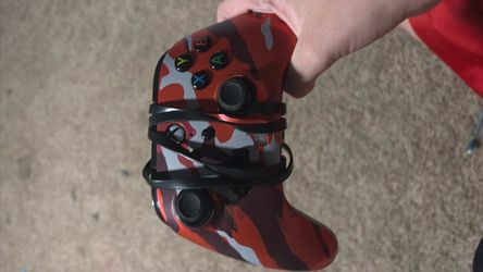 X-box wired controller, red camo