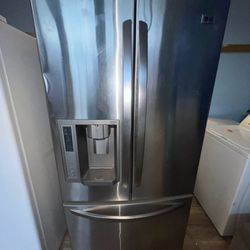 LG Stainless Steel Bottom Freezer Refrigerator with Ice Maker & Water Dispenser - Model LFX23961ST