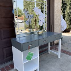 Beautiful Vanity Desk With Mirror 