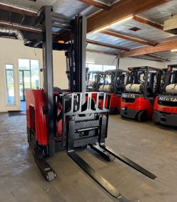 2017 Raymond Reach Truck Forklift