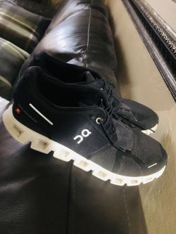 Woman’s Tennis Shoes Size 9 