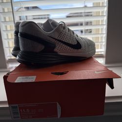 MENS 11.5 NIKE LUNARGLIDE 7
