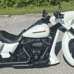 2019 Harley Road king special