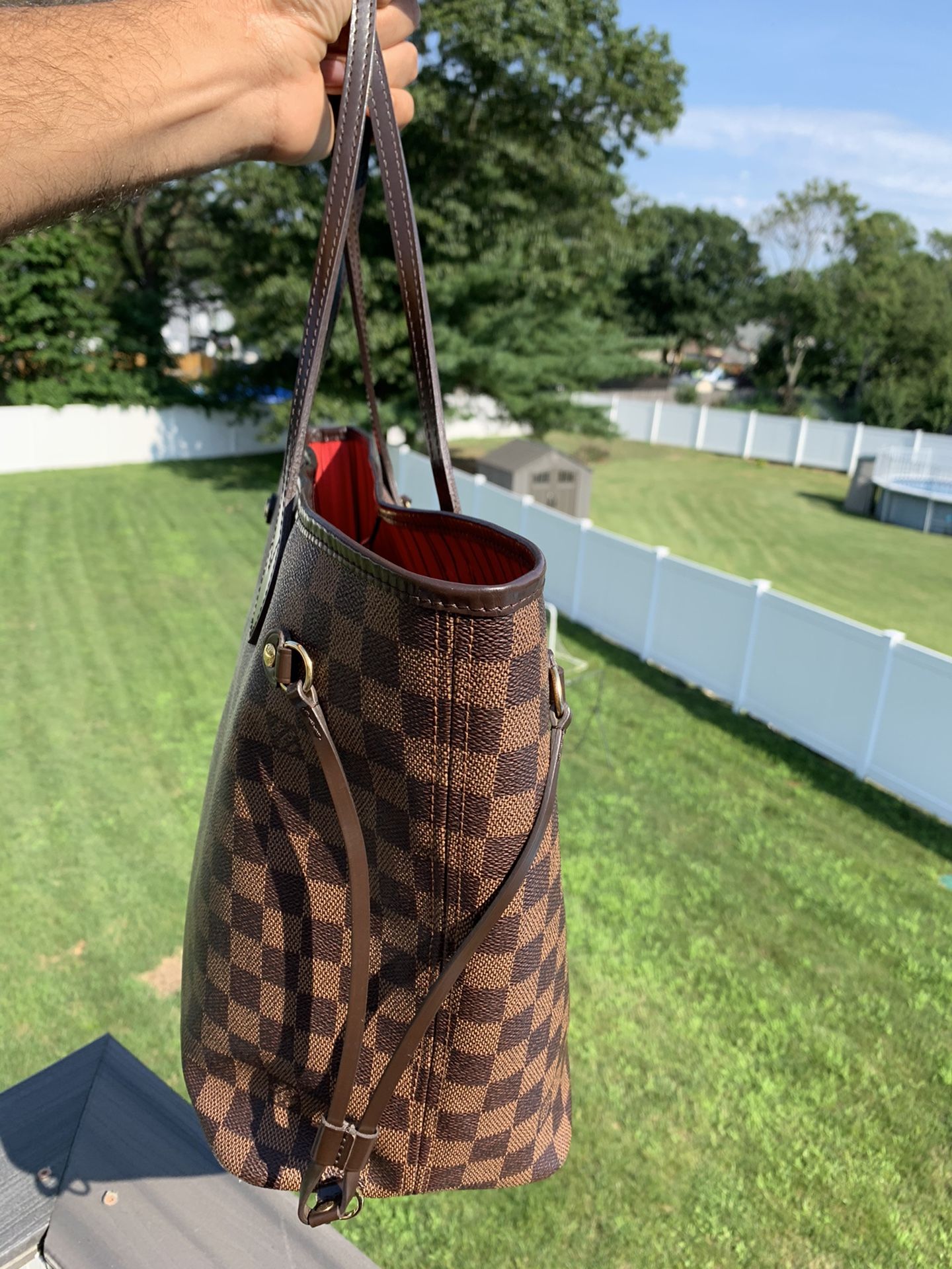 Louis Vuitton Neverfull MM Bag for Sale in Bay Shore, NY - OfferUp