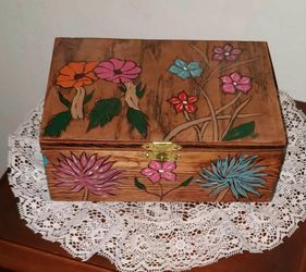 VINTAGE HANDMADE HAND CRAFTED PAINTED WOOD FLORAL WILD FLOWER SOUTHWESTERN TRINKET KEEPSAKE STORAGE BOX