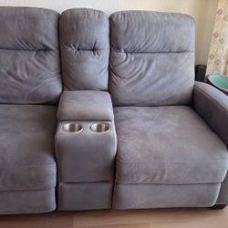 Recliner Loveseat with Cup Holders – Great Condition