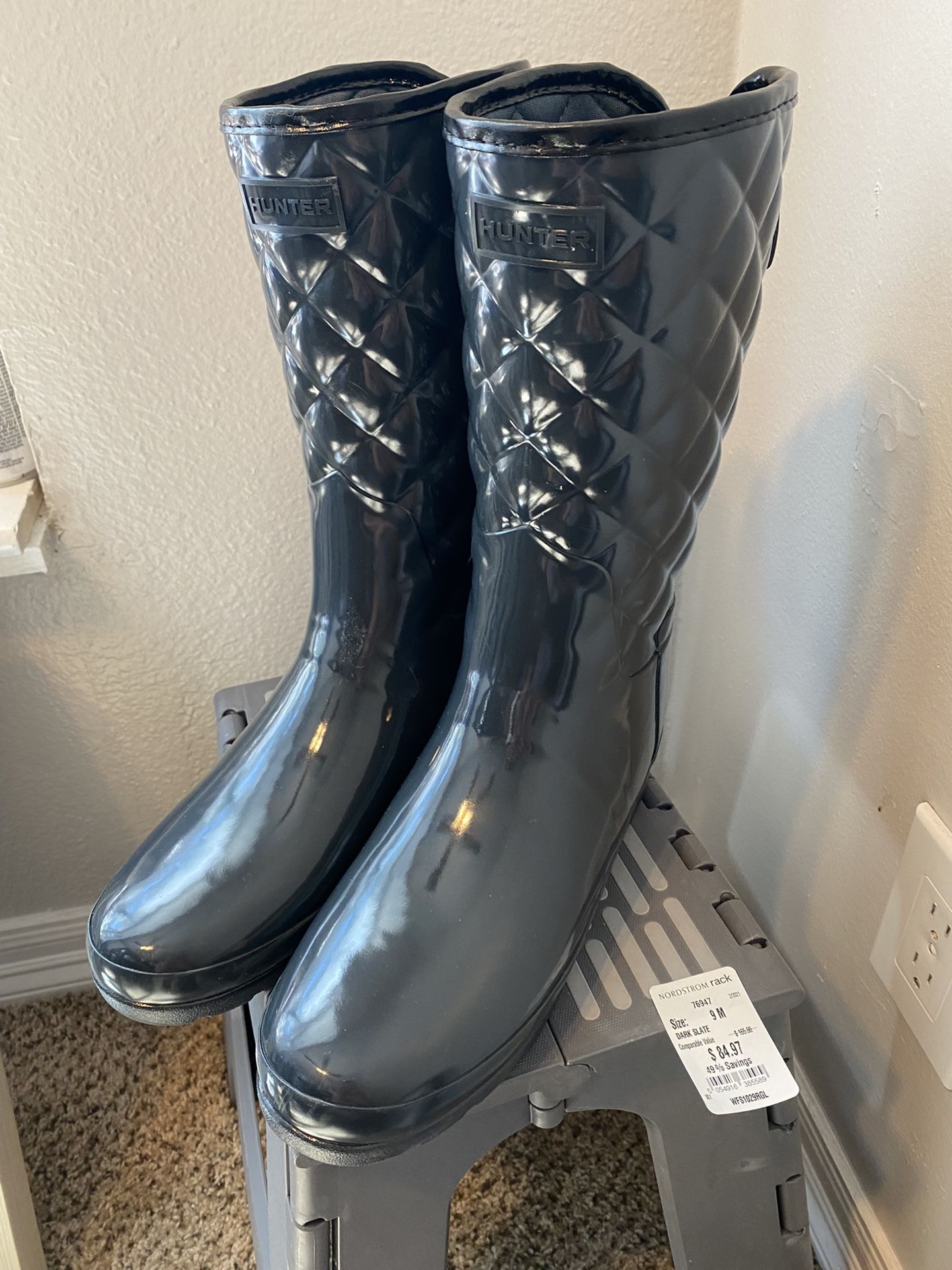 NWT Hunter High-Gloss Dark Slate  Short Rain Boots  (Sold Out, Will March Best Offers!)