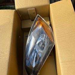 2 Freightliner Cascadia Head Lights