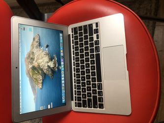 2012/13 MacBook Air 11 inch 1.7 i5 4GB 128GB SSD Like New