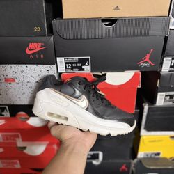 Nike Air Max 90 Leather SE Off Noir Metallic Pewter size 5.5Y USED But Clean