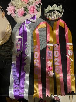 Leis and crowns