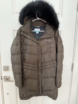 Columbia Women's Long Puffer Down Coat Olive Green. Size L