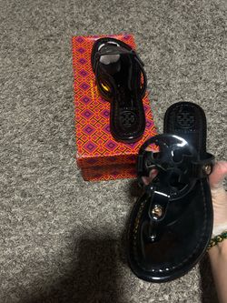 Tory Burch Miller Black Patent Leather Logo Sandals – Women’s Size 7