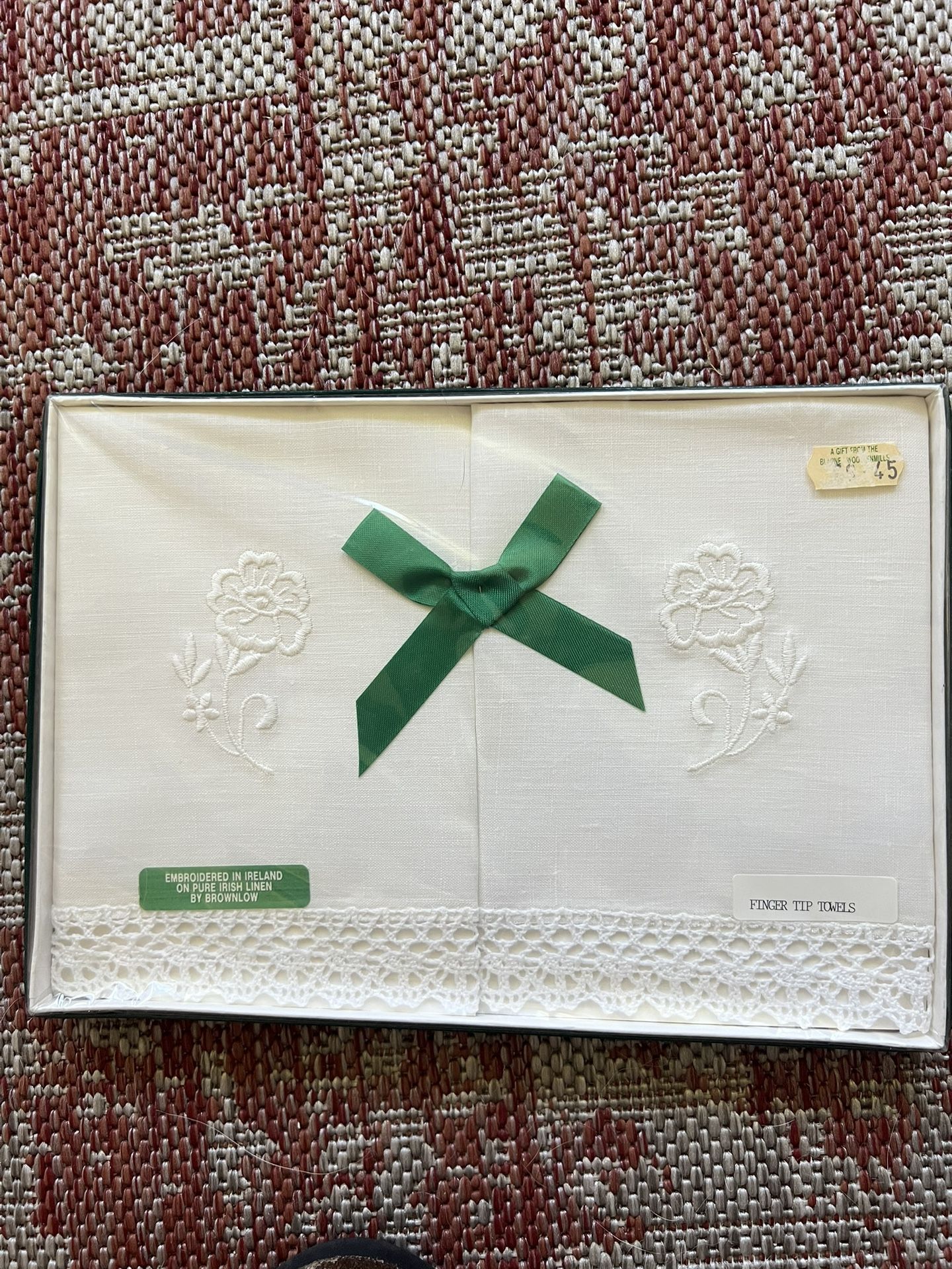 Irish Linen Embroidered Fingertip Towels
